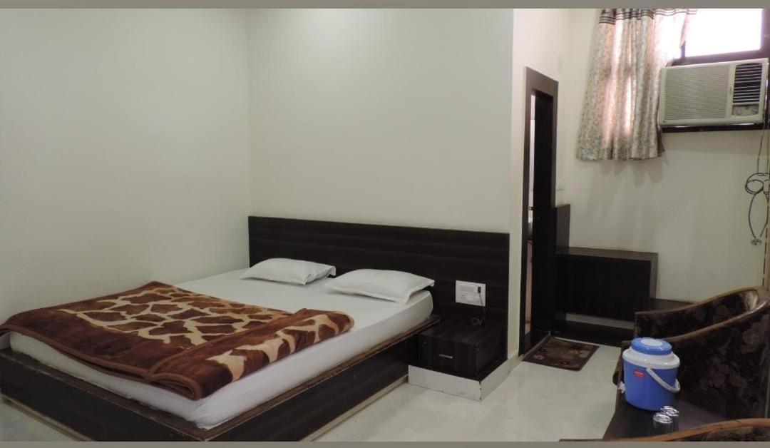 Hotel Paradise Stays Pachmarhī Esterno foto