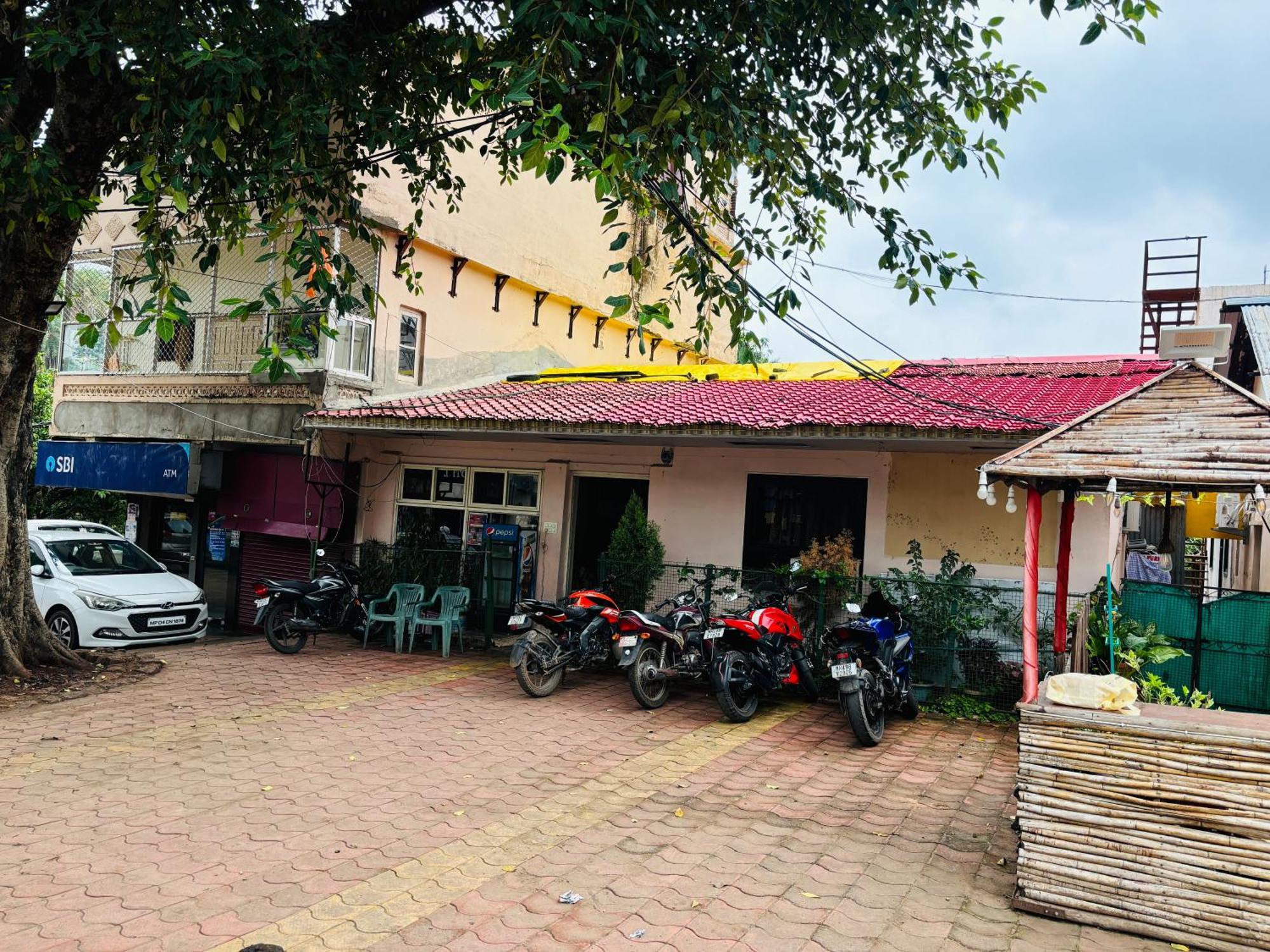 Hotel Paradise Stays Pachmarhī Esterno foto